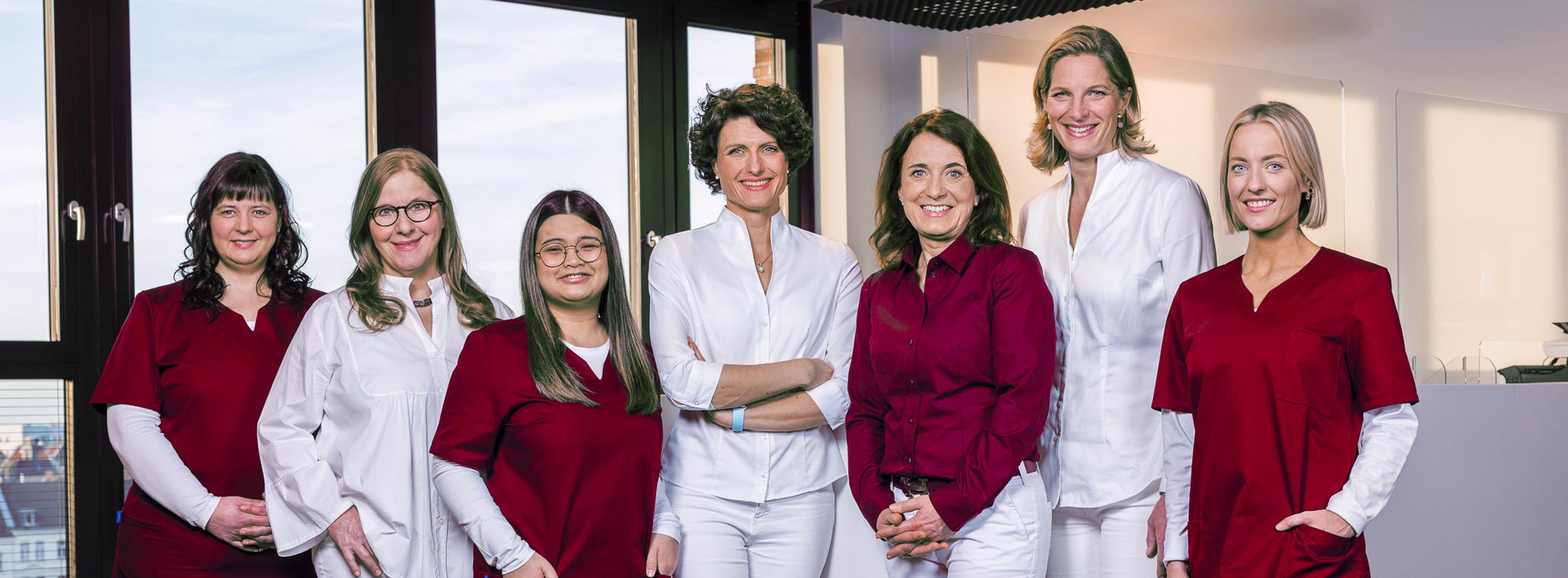 Gruppenbild der Ärztinnen und Mitarbeiterinnen